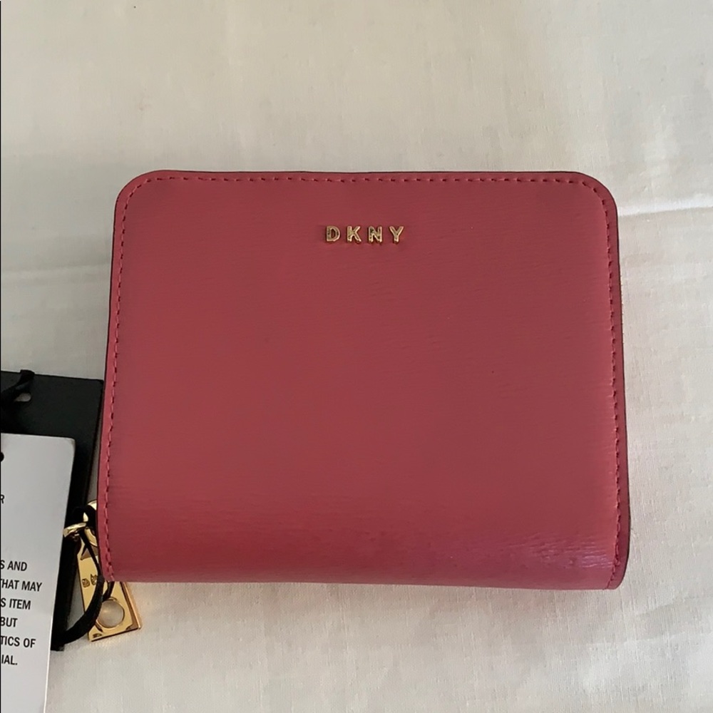 DKNY BRYANT SMALL CARRYALL